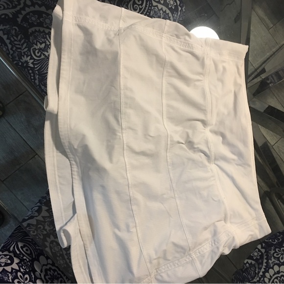 lululemon athletica Dresses & Skirts - LULULEMON Pace Rival Mid Rise Skirt  White  Pleated Exercise Tennis 4 (USED)